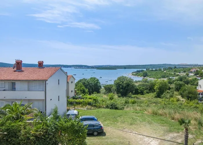 Tara Μεντουλίν