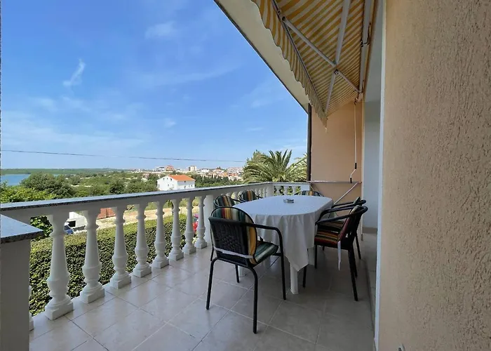 Tara * Μεντουλίν